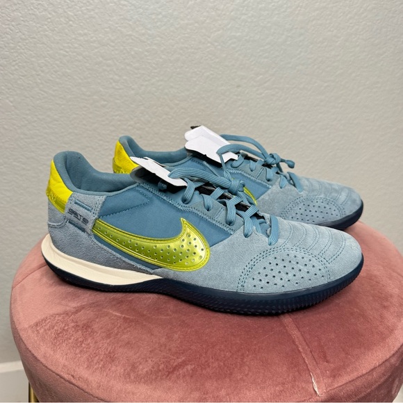 Nike Streetgato Blue Lightning DC8466-004 Men's 6.5 Suede Low Top Soccer Shoes